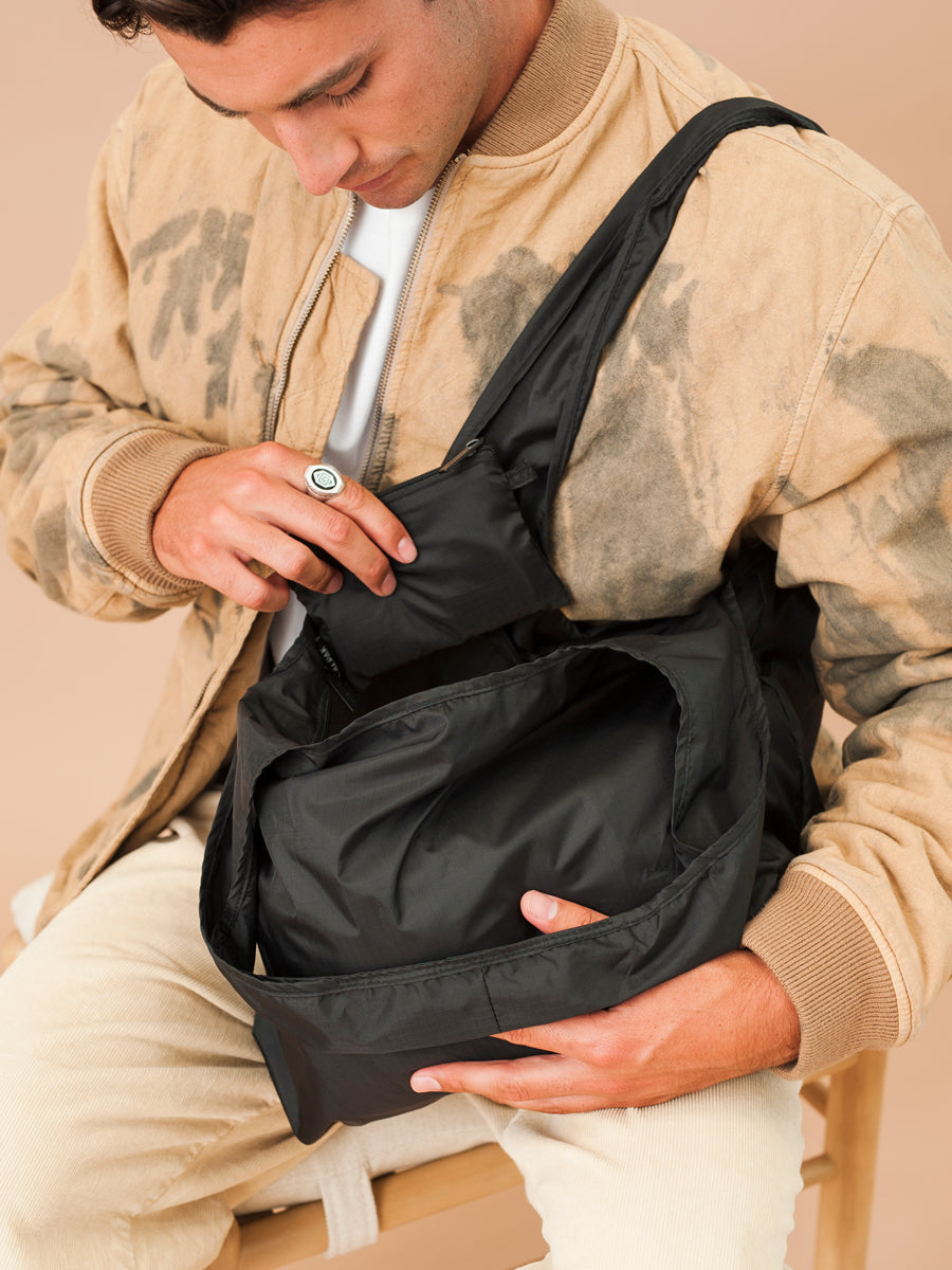 CALPAK pouches for bag organization in black;KZB2001-BLACK