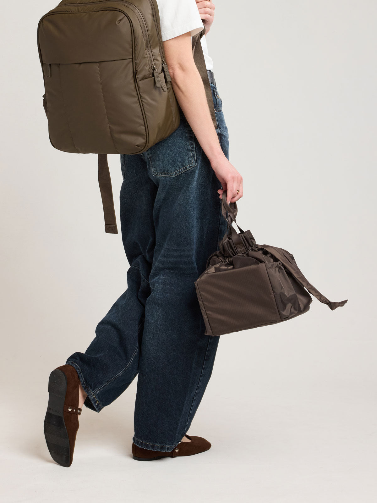 Person holding CALPAK Insulated Lunch bag brown Mushroom; ALB2001-MUSHROOM